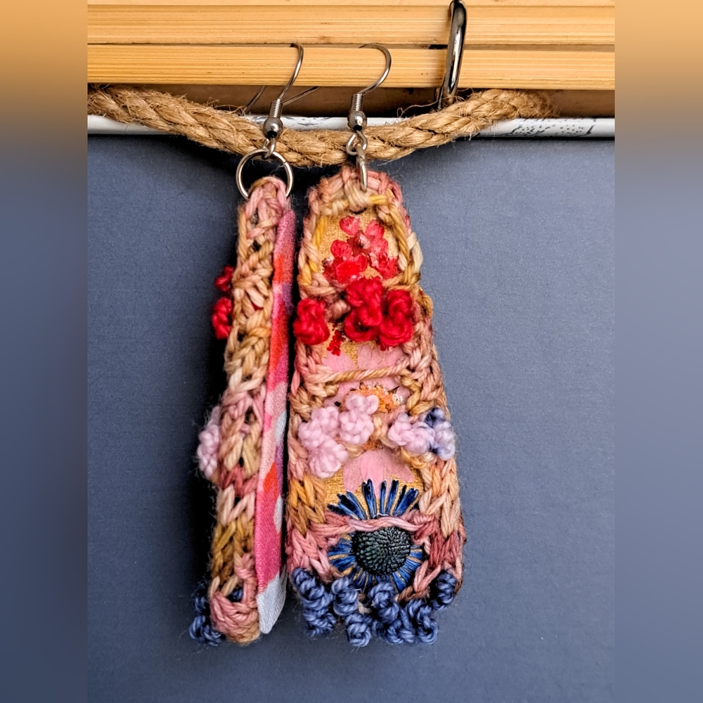 Teardrop Hand Knitted and Embroidered Earrings with Dry Flowers Colorful Cotton - Picture 5 of 16